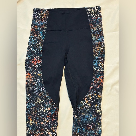 Lululemon Wake & Train Tight *28" in Black/Flowerescent Multi - Size 8 - Picture 3 of 12